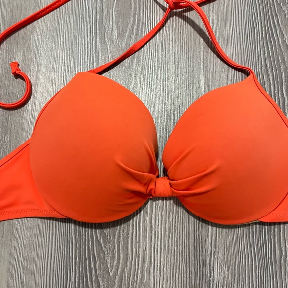 3 Victoria’s Secret PINK push up bikini tops size medium - read! - Picture 3 of 9
